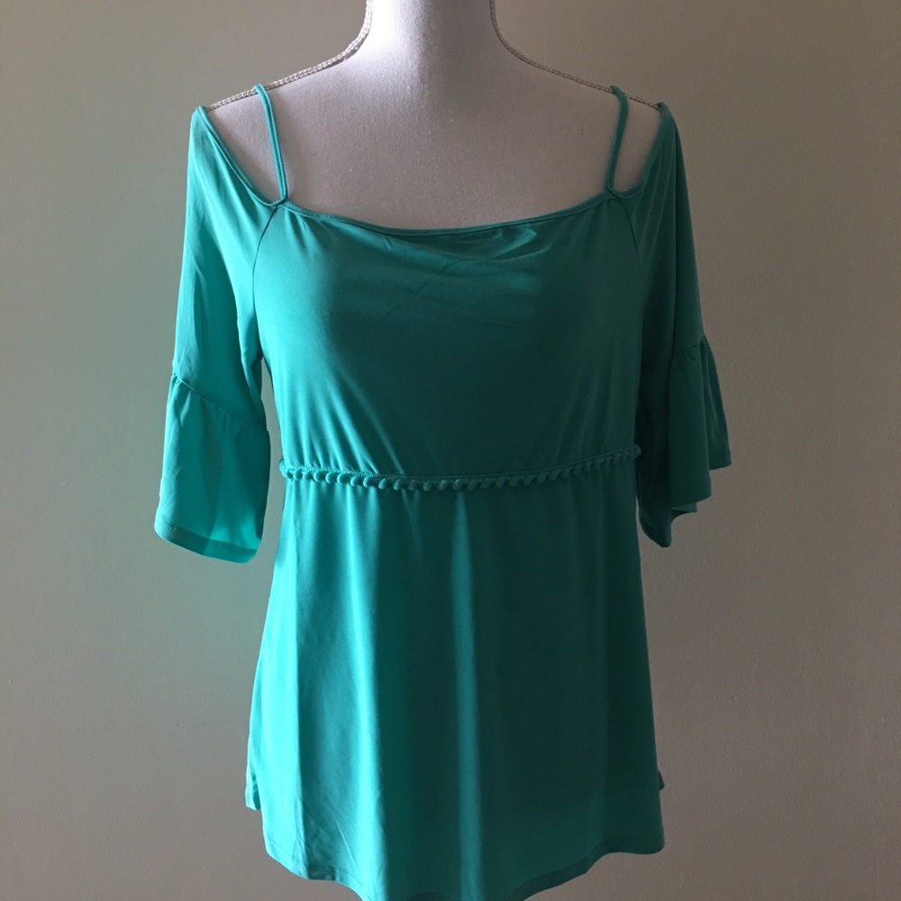 🆕 DIANA BELLE off-shoulder top 👗